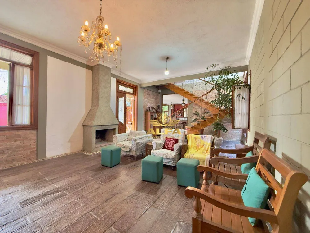Casa, 4 quartos, 379 m² - Foto 1