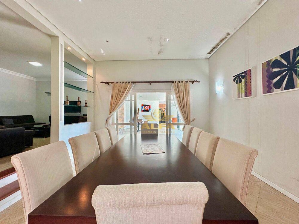 Casa de Condomínio à venda com 4 quartos, 400m² - Foto 2
