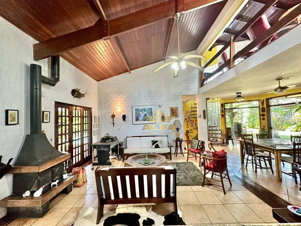 Casa de Condomínio à venda com 4 quartos, 310m² - Foto 2