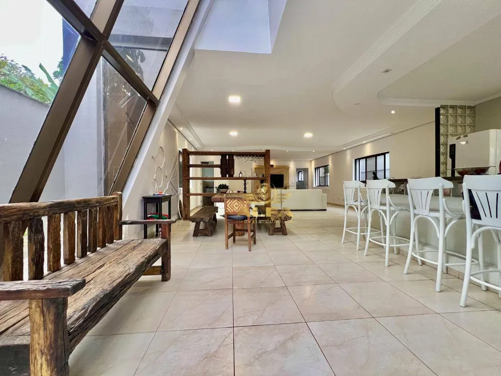 Casa, 5 quartos, 279 m² - Foto 2