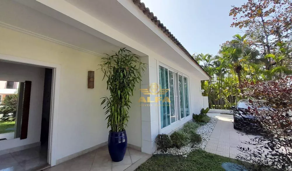 Casa de Condomínio à venda com 5 quartos, 360m² - Foto 1