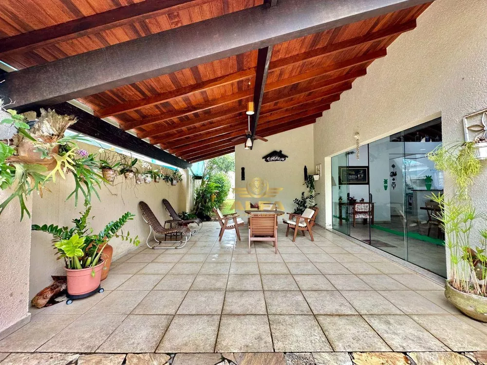 Casa de Condomínio à venda com 3 quartos, 220m² - Foto 2