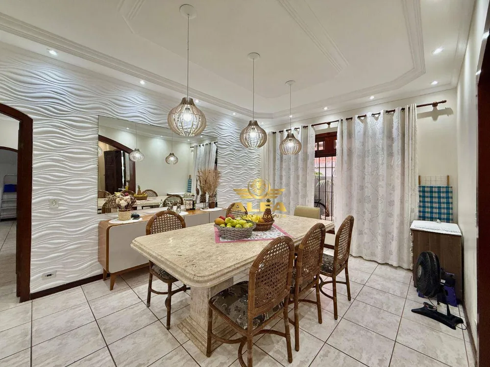 Casa, 3 quartos, 239 m² - Foto 2
