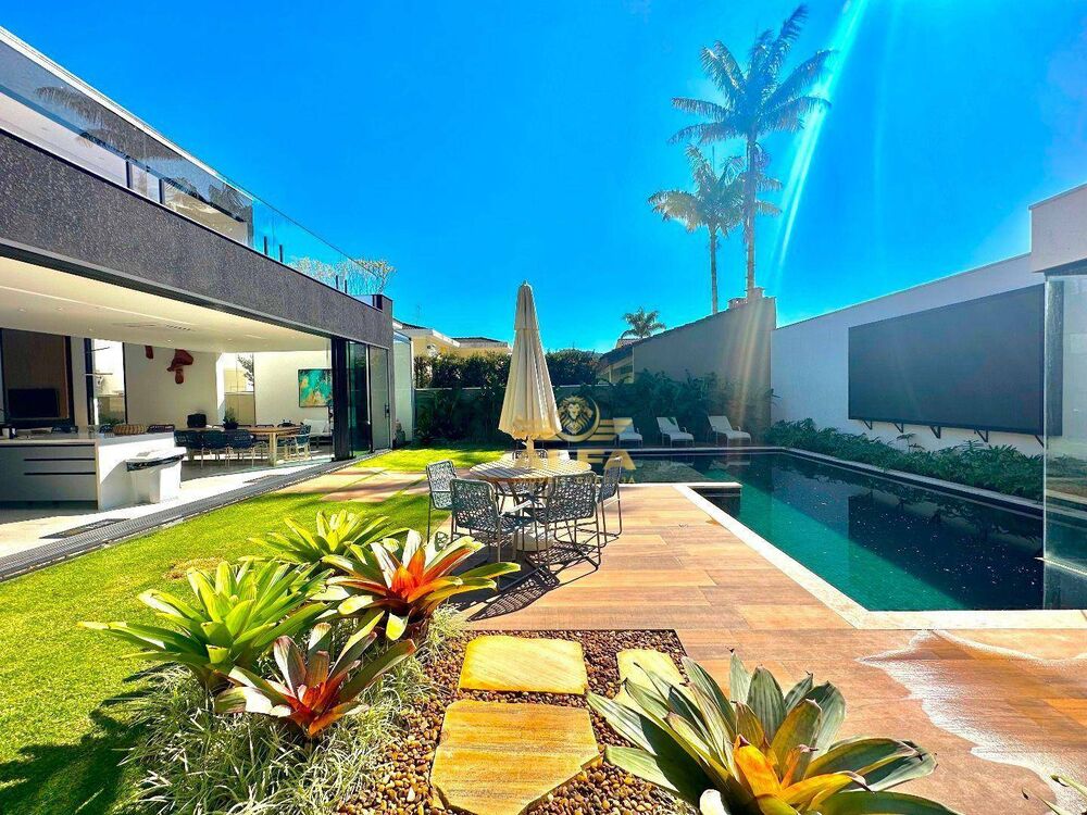 Casa de Condomínio à venda com 4 quartos, 420m² - Foto 1