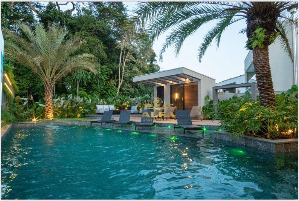 Casa à venda com 7 quartos, 739m² - Foto 1