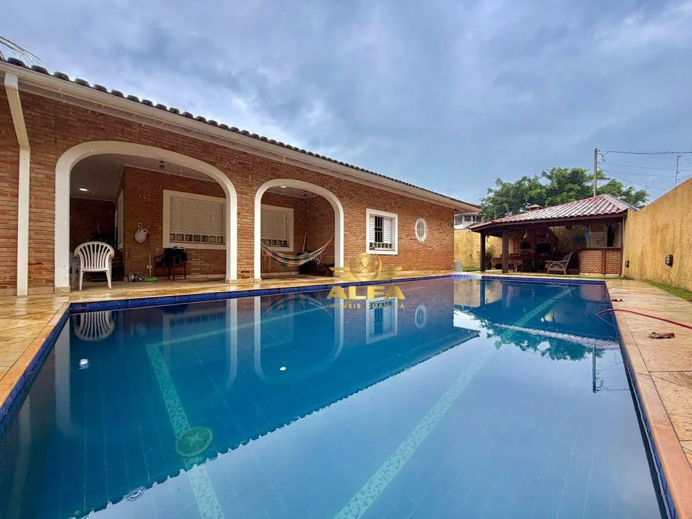 Casa, 4 quartos, 262 m² - Foto 1