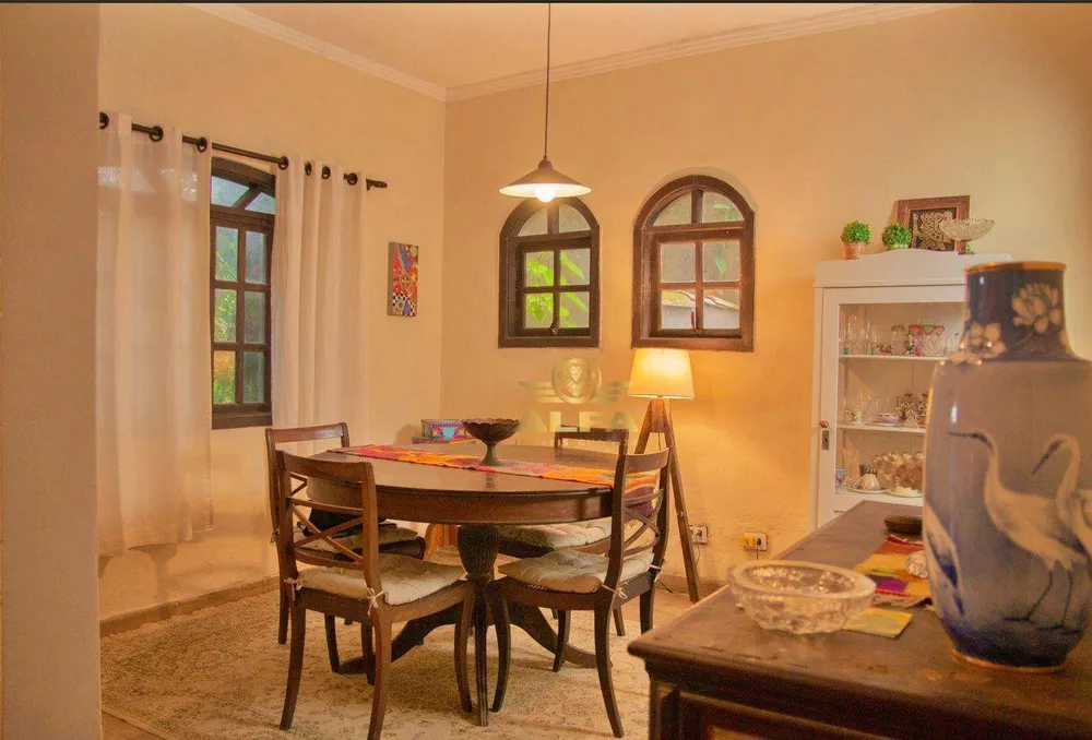 Casa à venda com 6 quartos, 160m² - Foto 1