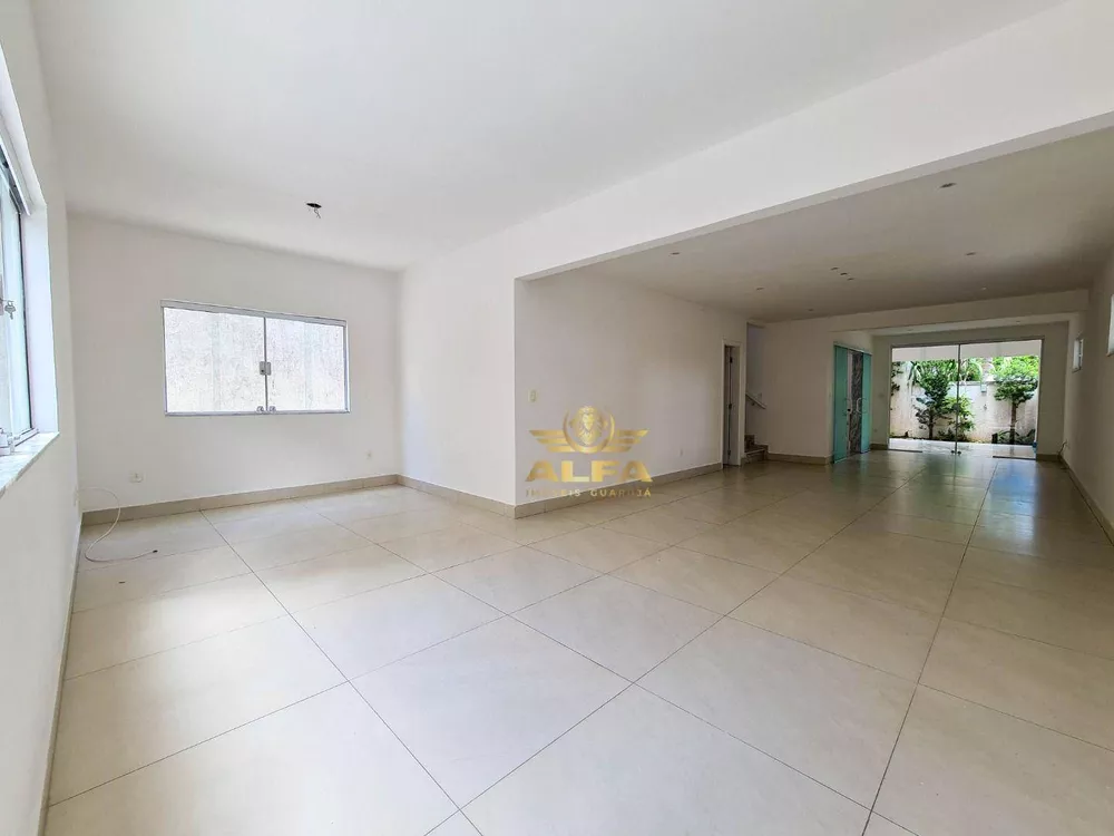 Casa de Condomínio à venda com 4 quartos, 234m² - Foto 1