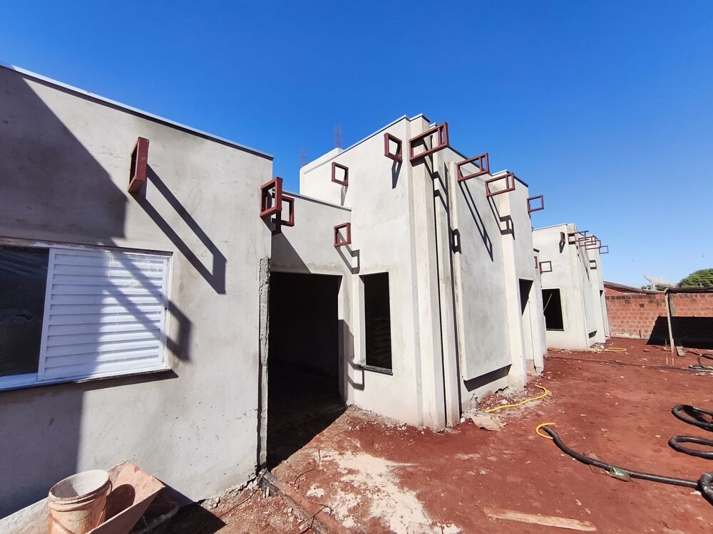 Casa à venda com 2 quartos, 57m² - Foto 1