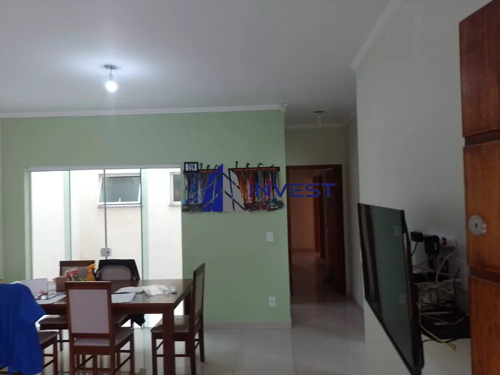 Casa à venda com 3 quartos, 160m² - Foto 2