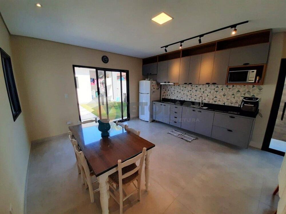 Casa à venda com 4 quartos, 179m² - Foto 7