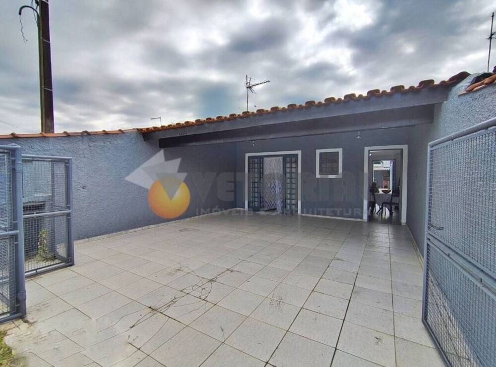 Casa à venda com 3 quartos, 121m² - Foto 1