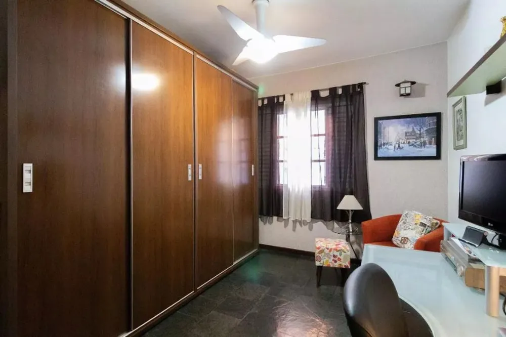 Casa, 3 quartos, 239 m² - Foto 1