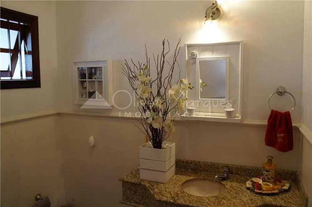 Casa, 3 quartos, 232 m² - Foto 1