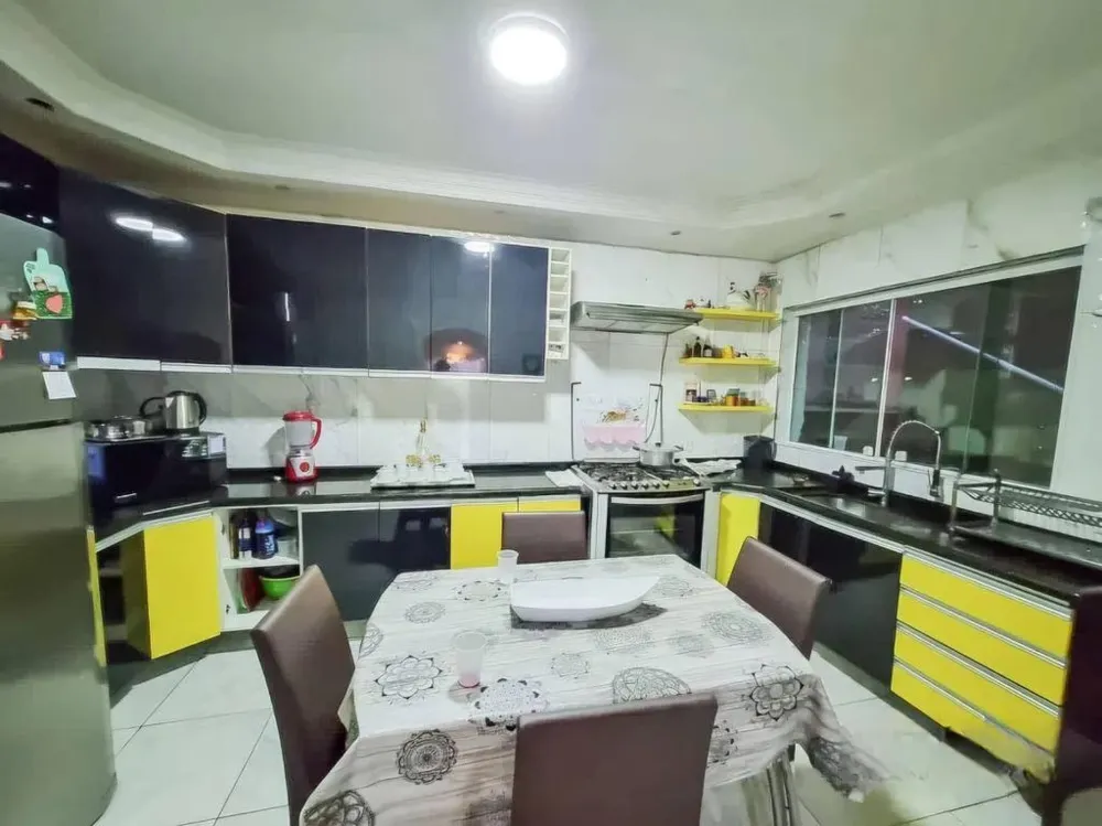 Sobrado, 3 quartos, 210 m² - Foto 1