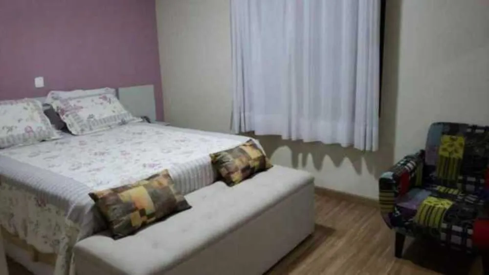 Casa, 3 quartos, 210 m² - Foto 1