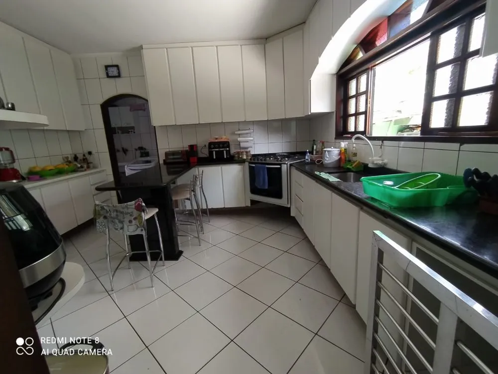 Casa, 3 quartos, 238 m² - Foto 1