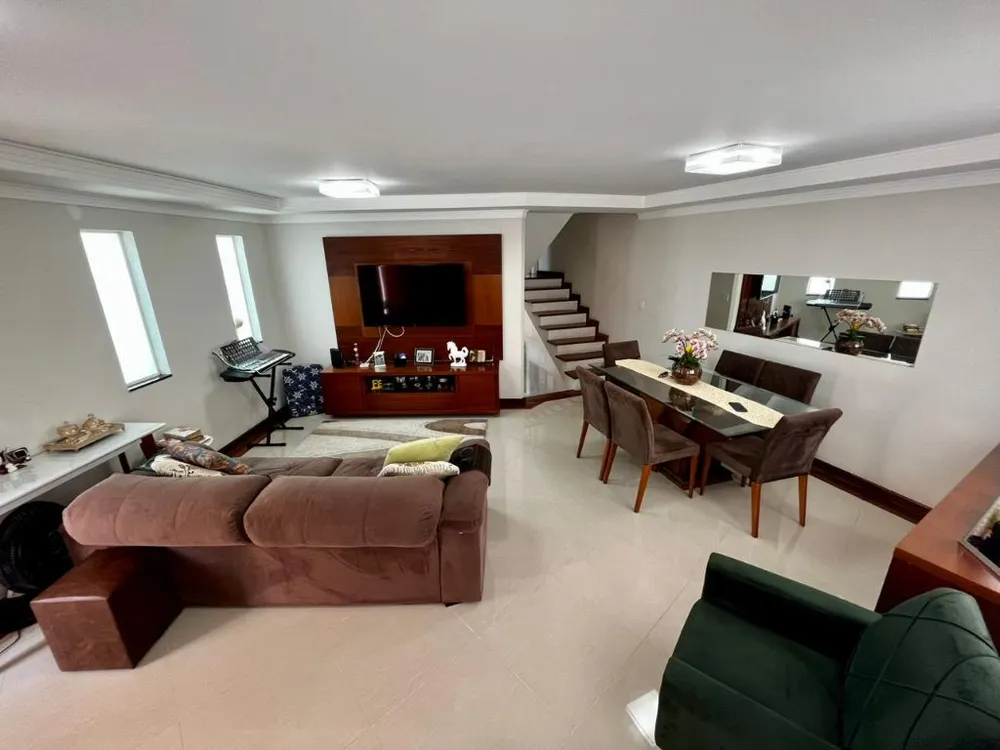 Sobrado, 3 quartos, 212 m² - Foto 1
