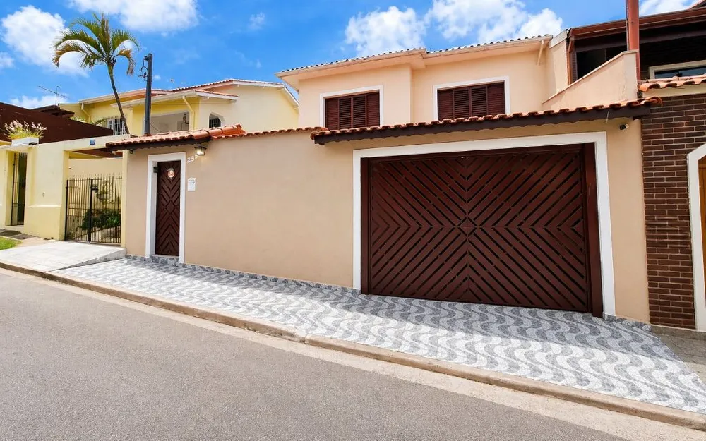 Casa, 3 quartos, 246 m² - Foto 1
