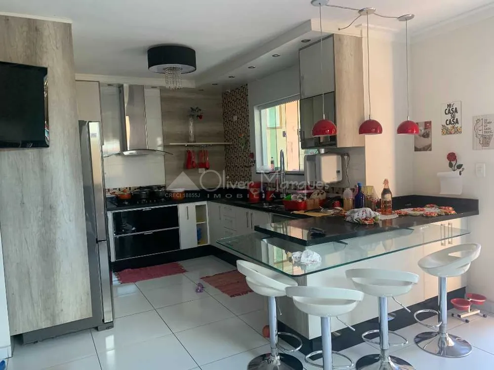 Sobrado, 3 quartos, 215 m² - Foto 2