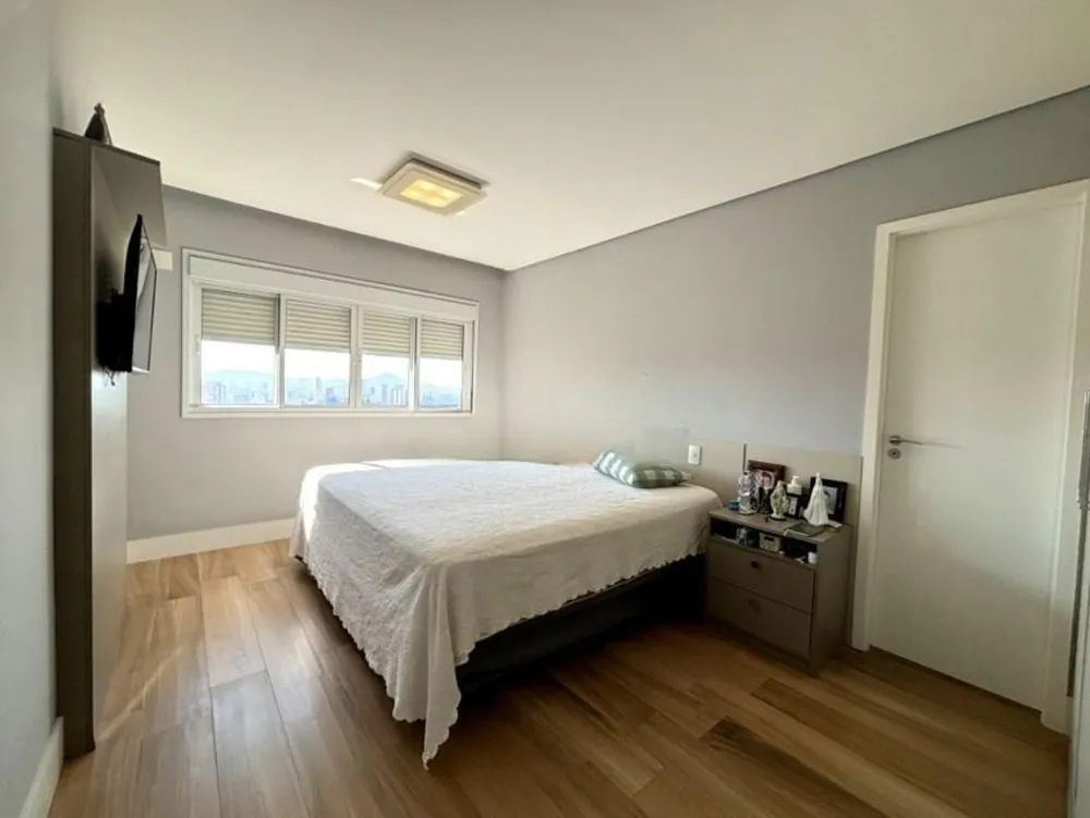 Apartamento, 3 quartos, 194 m² - Foto 2