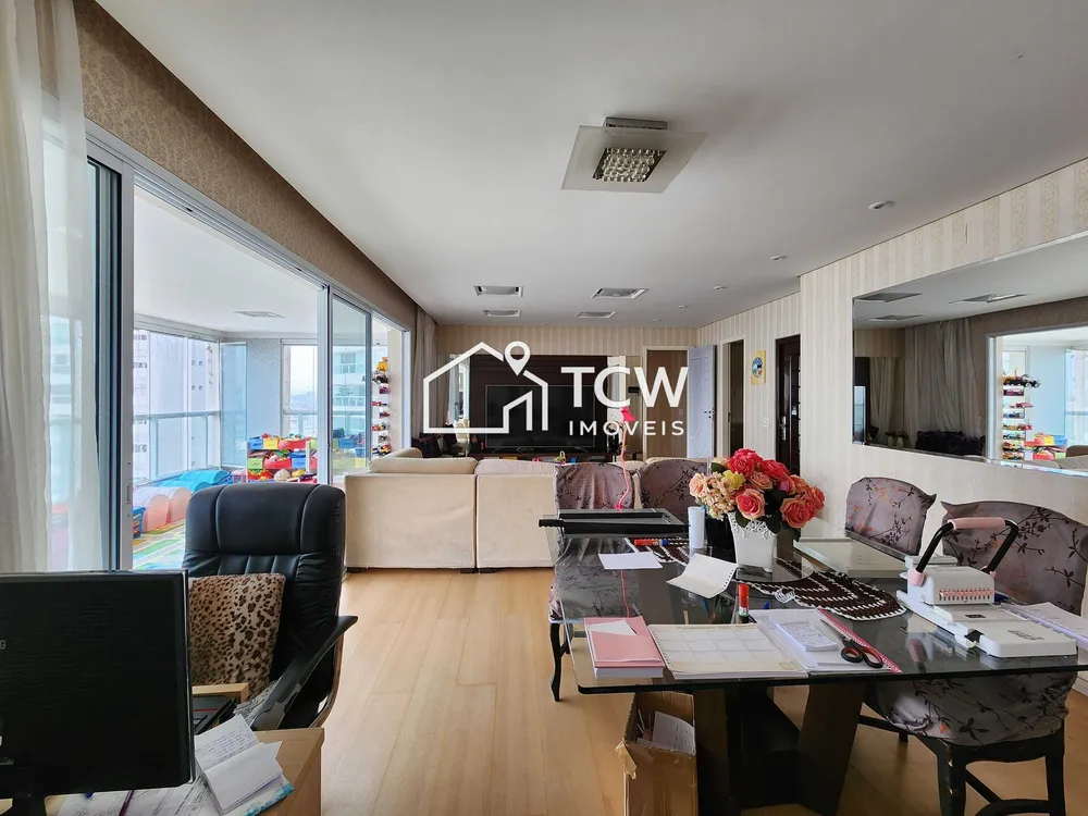 Apartamento, 3 quartos, 192 m² - Foto 1