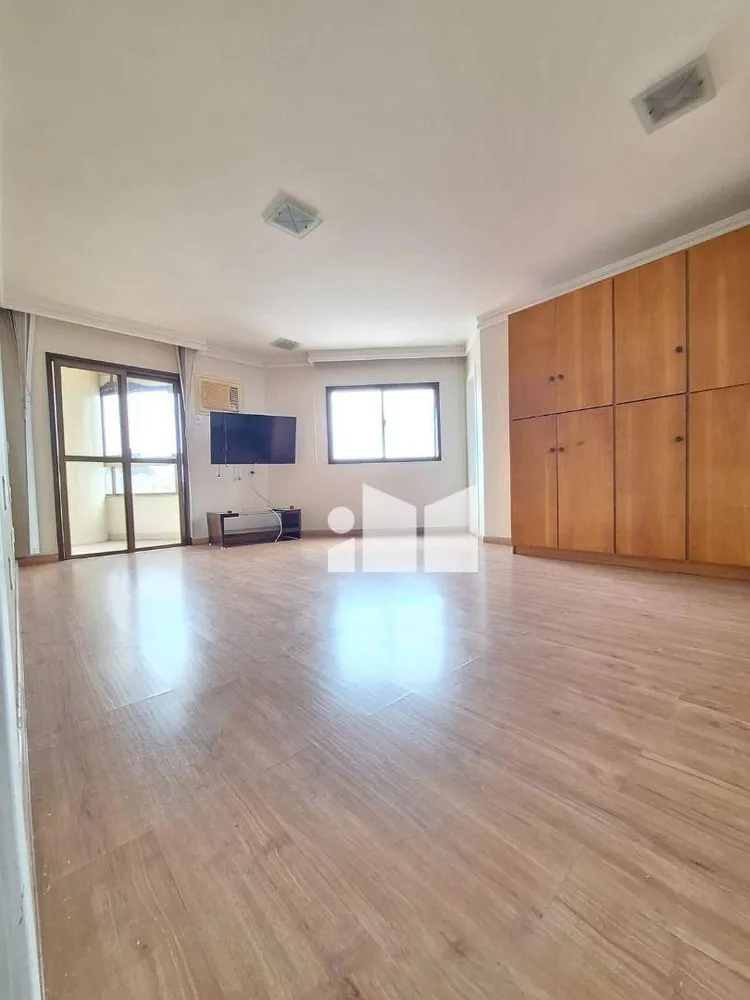 Apartamento, 3 quartos, 220 m² - Foto 2