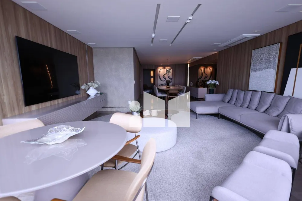 Apartamento, 3 quartos, 240 m² - Foto 1