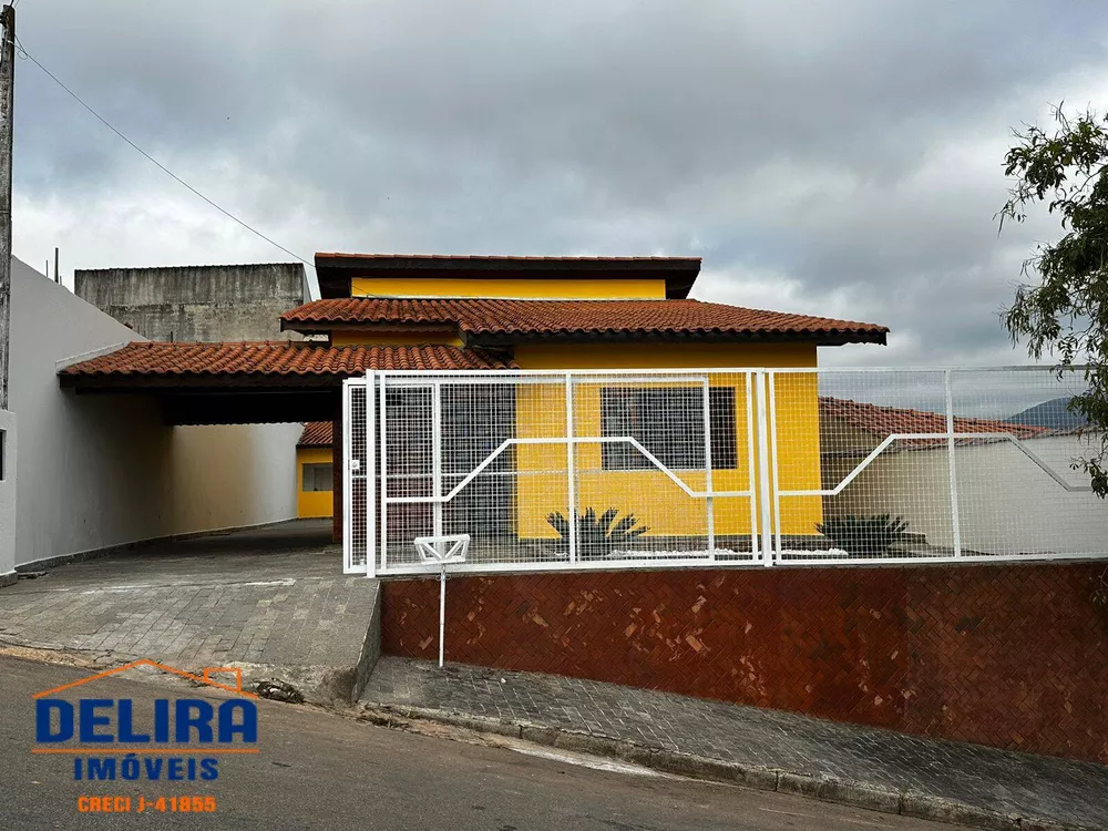 Casa à venda com 4 quartos, 200m² - Foto 1