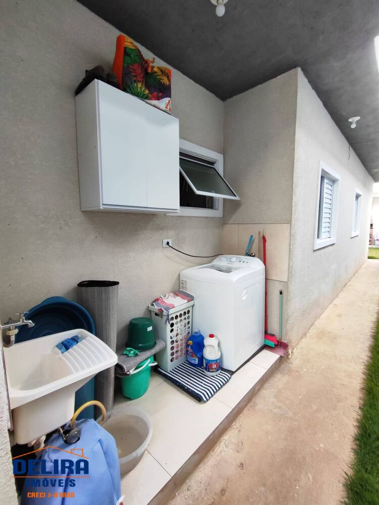Casa à venda com 2 quartos, 74m² - Foto 2