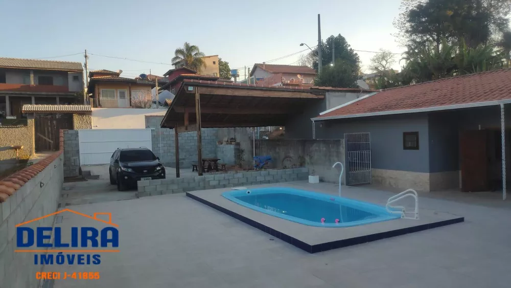 Casa à venda com 3 quartos, 180m² - Foto 1