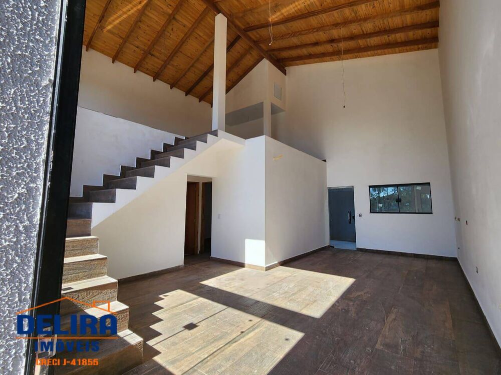 Casa à venda com 2 quartos, 115m² - Foto 2
