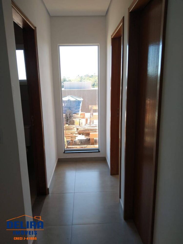 Casa à venda com 3 quartos, 108m² - Foto 1