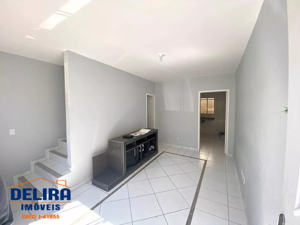 Casa à venda com 2 quartos, 68m² - Foto 8