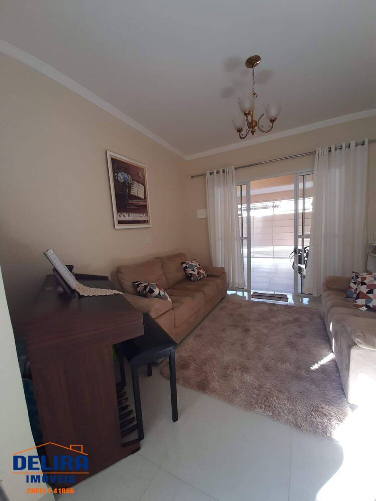 Casa à venda com 2 quartos, 70m² - Foto 6