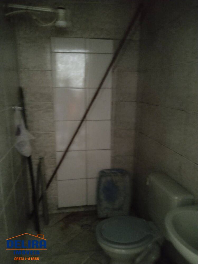 Casa à venda com 2 quartos, 300m² - Foto 2