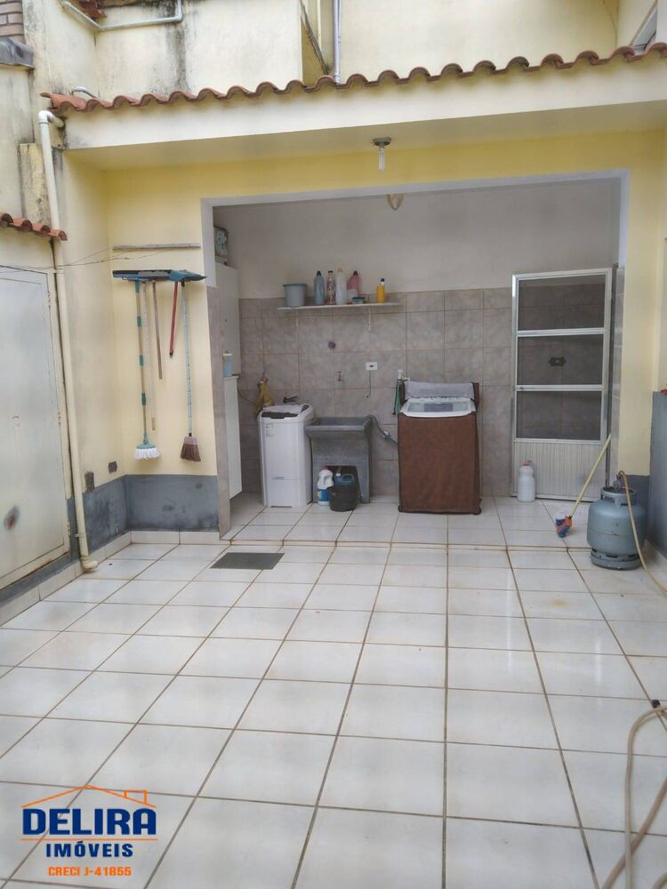 Casa à venda com 2 quartos, 300m² - Foto 11