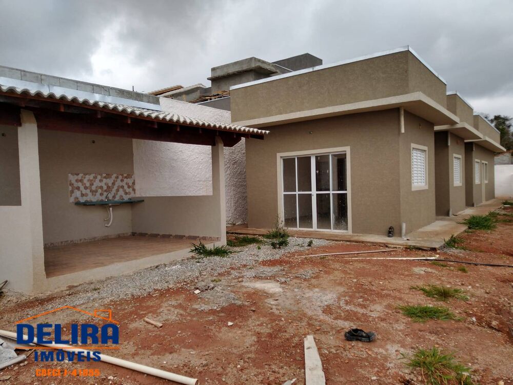 Casa à venda com 3 quartos, 110m² - Foto 1