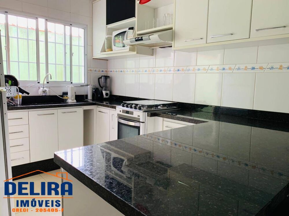 Casa à venda com 2 quartos, 100m² - Foto 4