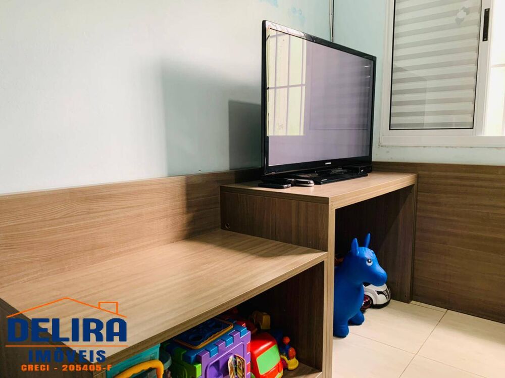 Casa à venda com 2 quartos, 100m² - Foto 2