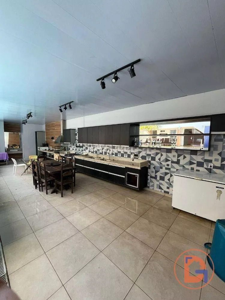 Casa, 6 quartos, 216 m² - Foto 3