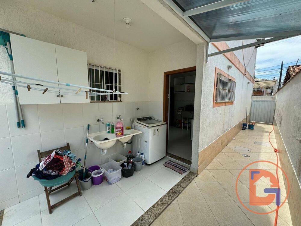 Casa à venda com 4 quartos, 160m² - Foto 2