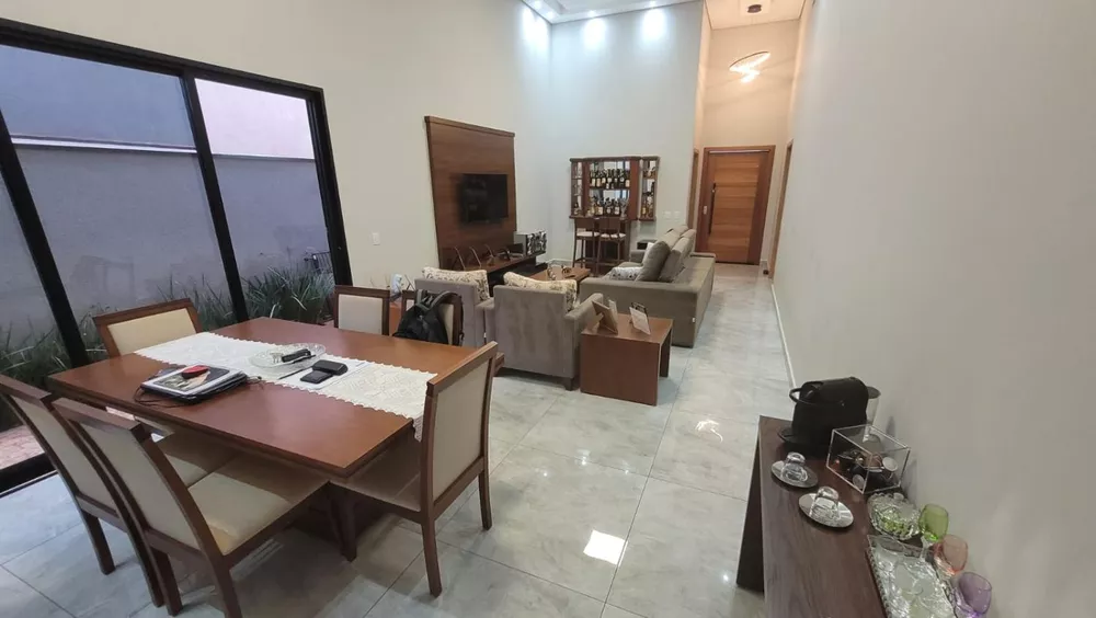 Casa de Condomínio à venda com 3 quartos, 200m² - Foto 1