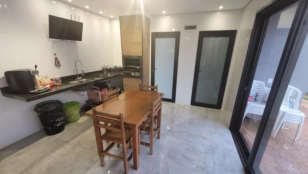 Casa de Condomínio à venda com 3 quartos, 200m² - Foto 2