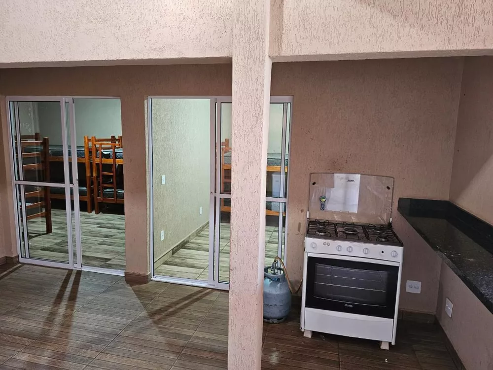 Casa à venda com 2 quartos, 90m² - Foto 2