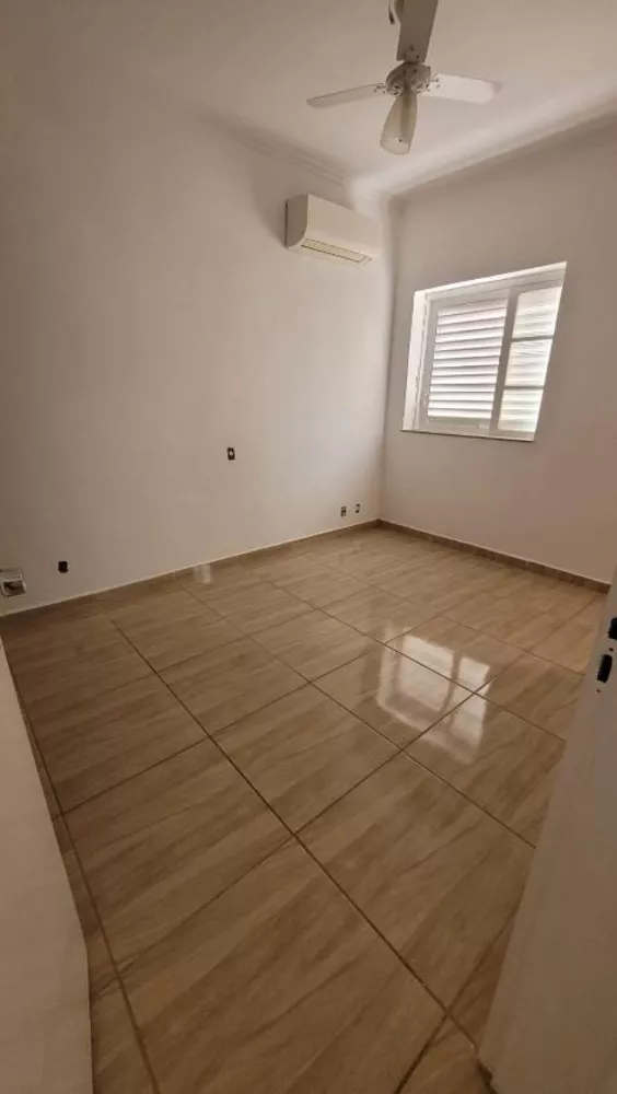 Sobrado à venda com 5 quartos, 240m² - Foto 1