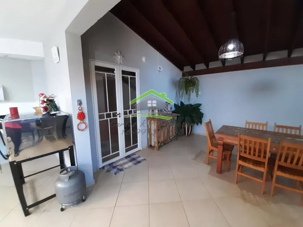 Casa de Condomínio à venda com 3 quartos, 150m² - Foto 2