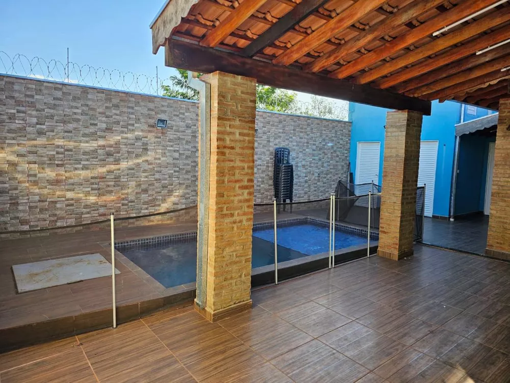 Casa à venda com 3 quartos, 90m² - Foto 1