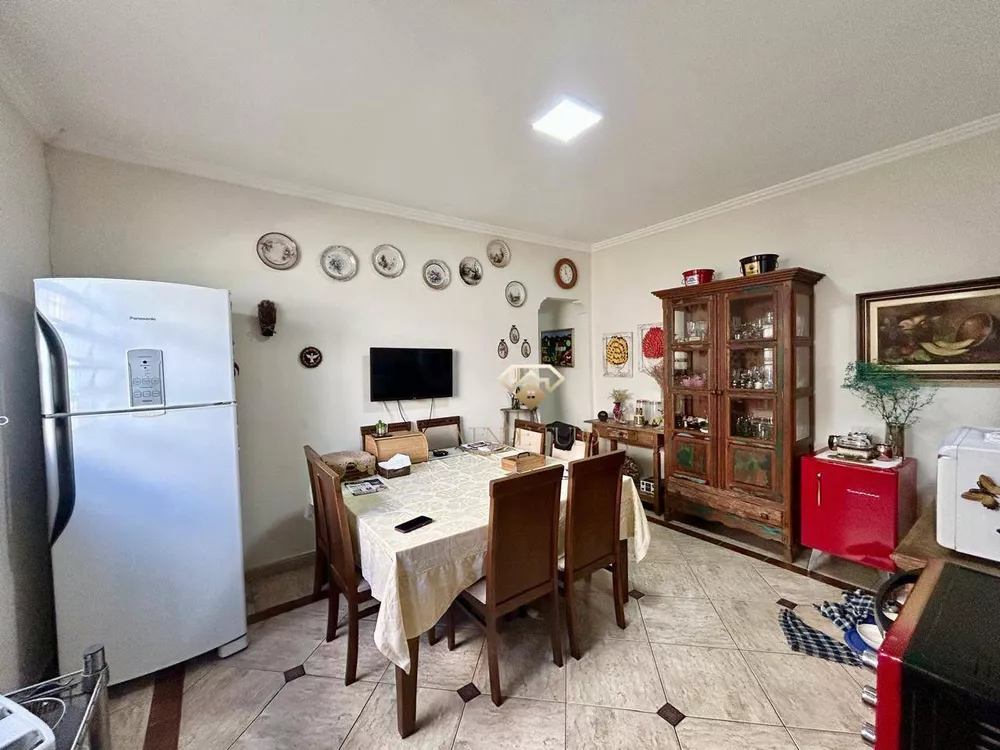 Casa, 5 quartos, 239 m² - Foto 1