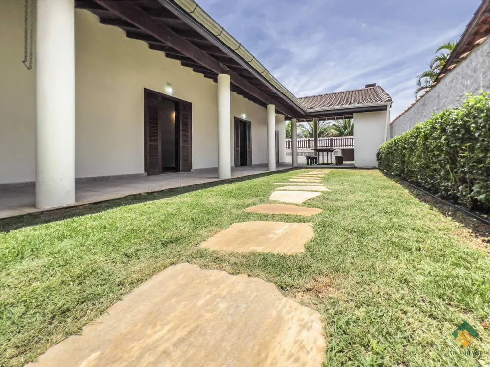 Casa, 4 quartos, 215 m² - Foto 1